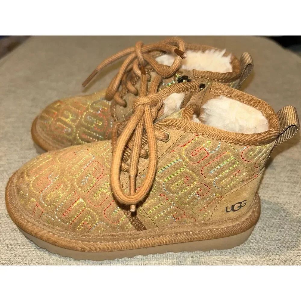 UGG Kids' Neumel II Graphic Stitch boots size 11 Toddler
